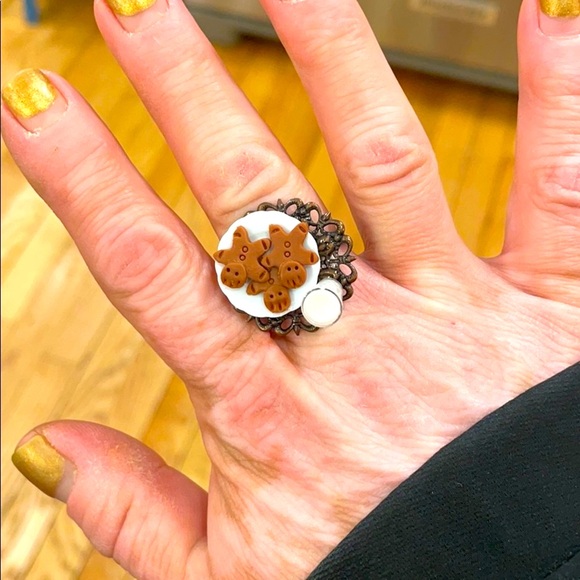 NWT Etsy Gingerbread Cookies and Milk Ring - Picture 7 of 8